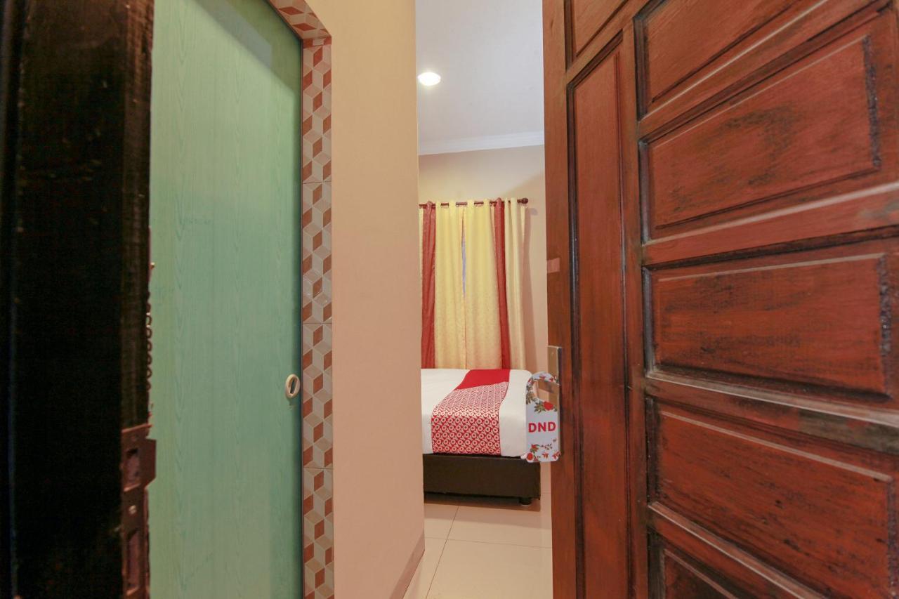 Oyo 799 Hotel Dieng Berastagi Exteriör bild