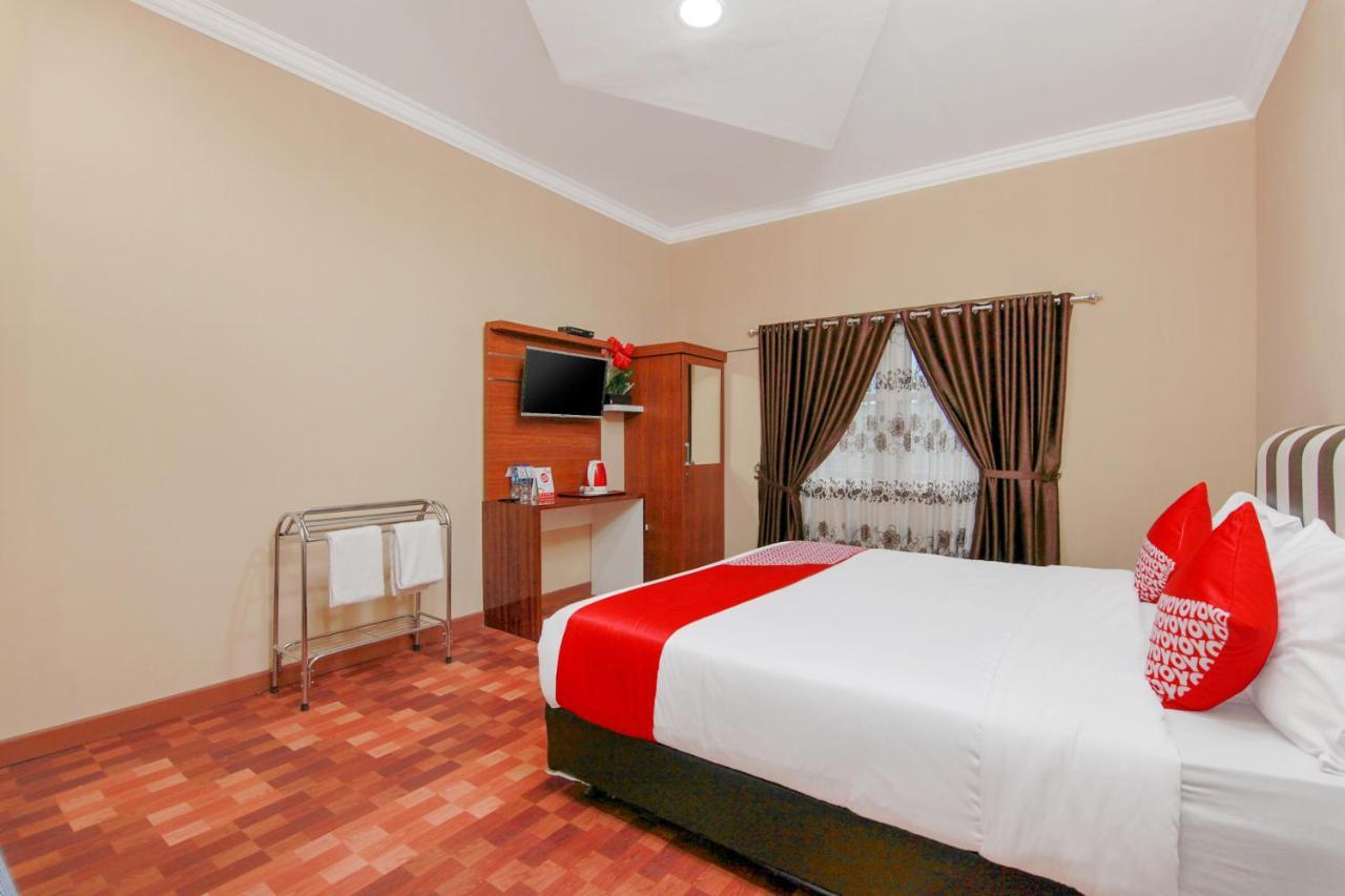 Oyo 799 Hotel Dieng Berastagi Exteriör bild