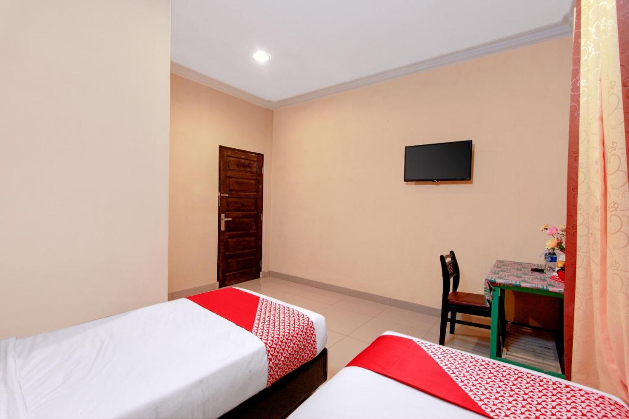 Oyo 799 Hotel Dieng Berastagi Exteriör bild