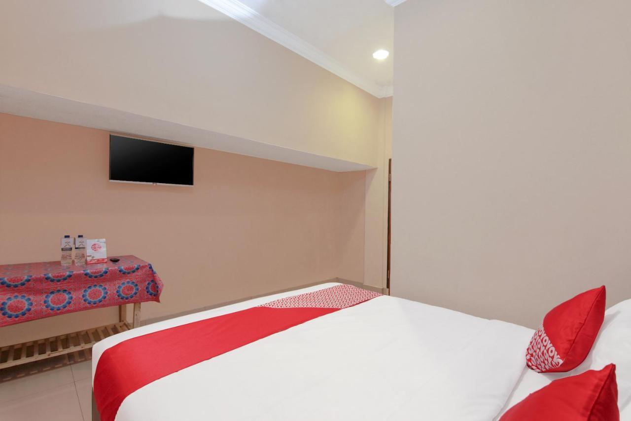 Oyo 799 Hotel Dieng Berastagi Exteriör bild
